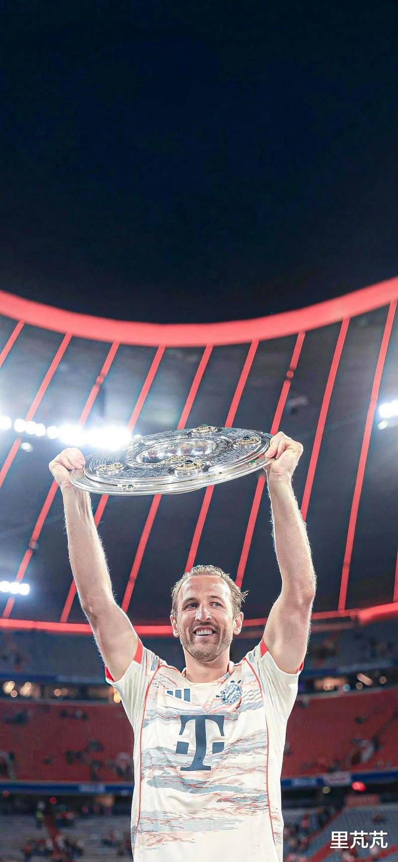 名宿直言拜仁困难：主力替补实力差距大，高压逼抢太耗体力困扰多